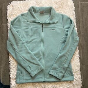 Women’s Columbia Fleece Jacket. Size L.  Excellent condition!! Light mint green